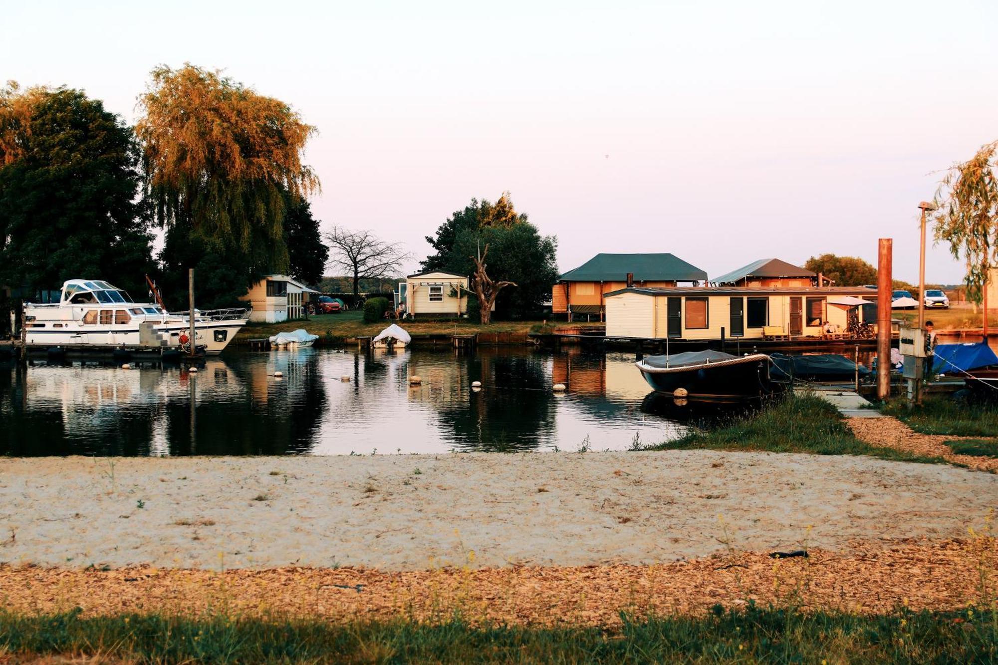 Luxury Lake Lodge Alphen  Esterno foto