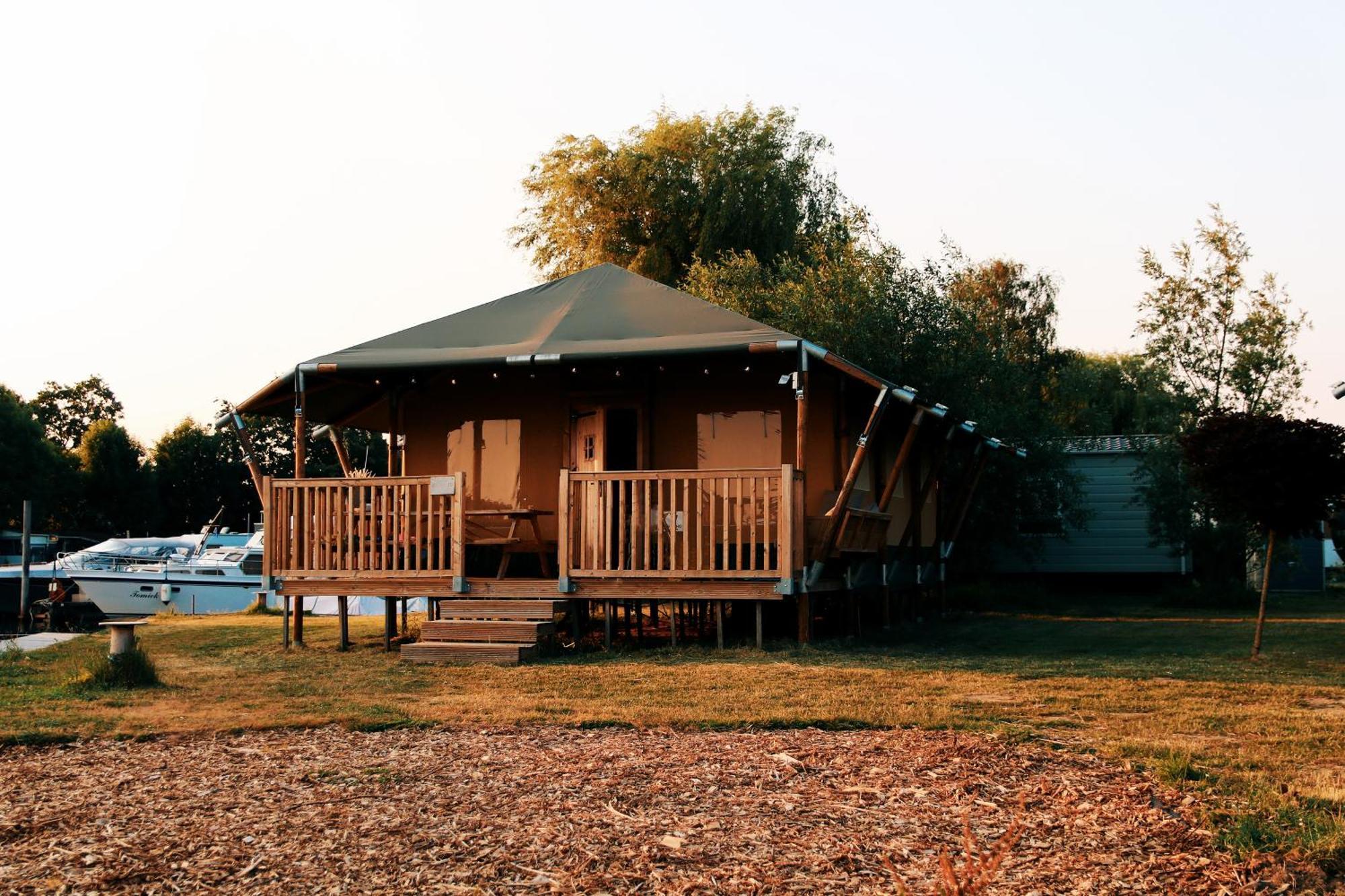 Luxury Lake Lodge Alphen  Esterno foto